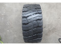 廣州朗琴電動(dòng)叉車(chē)實(shí)心輪胎16x6-8哪