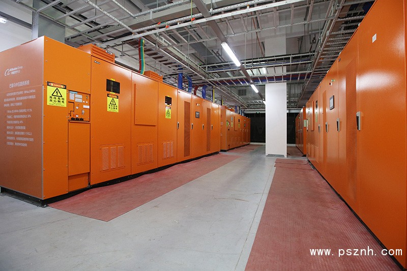 圖二 數(shù)據(jù)中心巴拿馬電源顛覆了傳統(tǒng)IDC供電架構(gòu)，讓供電傳輸一步到位，更加高效和可靠