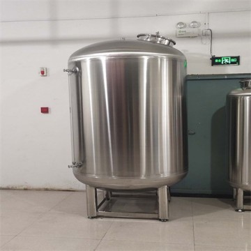 綿竹鴻謙304無菌保溫純凈水箱純凈水