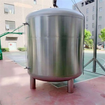 昆明鴻謙無菌水箱立式304不銹鋼水罐
