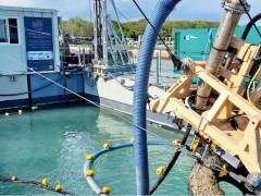 工業 PC 控制的潛水機器人在威尼斯運河中收集清理垃圾
